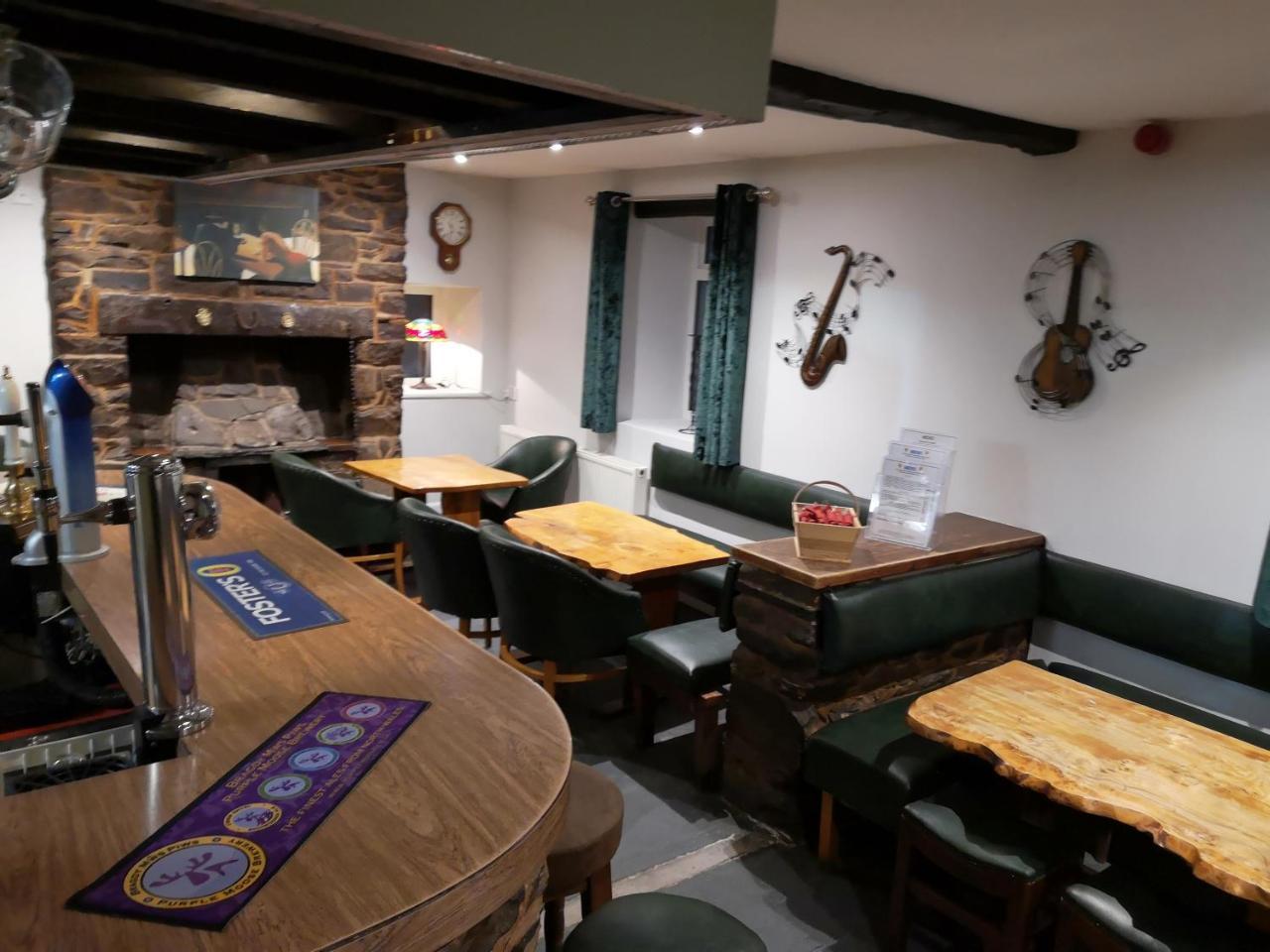 彭特雷佛拉斯 Y Giler Arms酒店 外观 照片